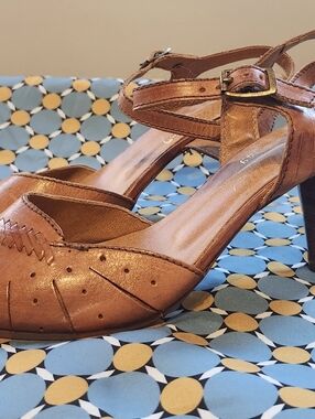 Women's Tan Leather Heeled Sandals with Ankle Strap Made In Brazil